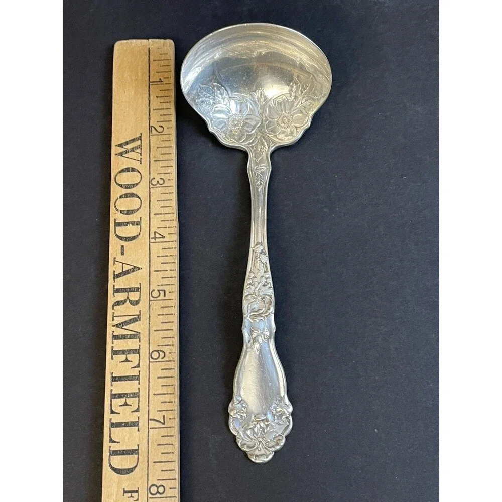 Antique Wallingford Co Silver Plate Gravy Ladle Floral Pattern